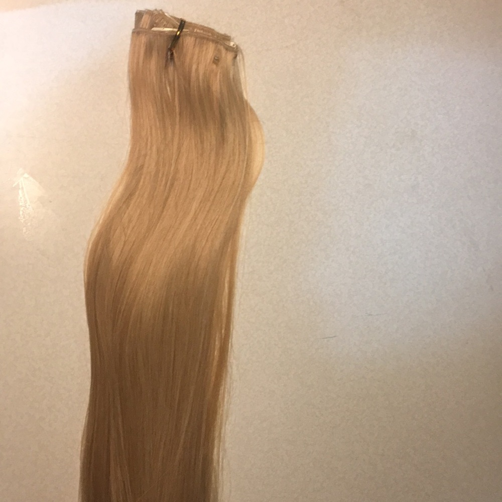 22 in.  hair extensions new*